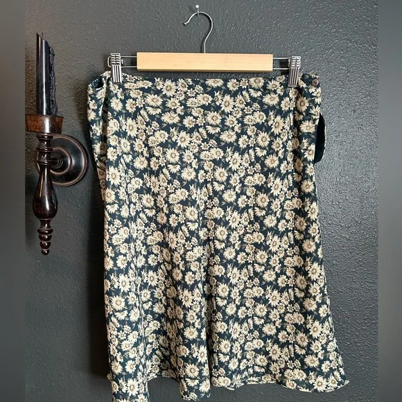 Vintage express Floral Blue and Cream Skirt - Picture 2 of 5